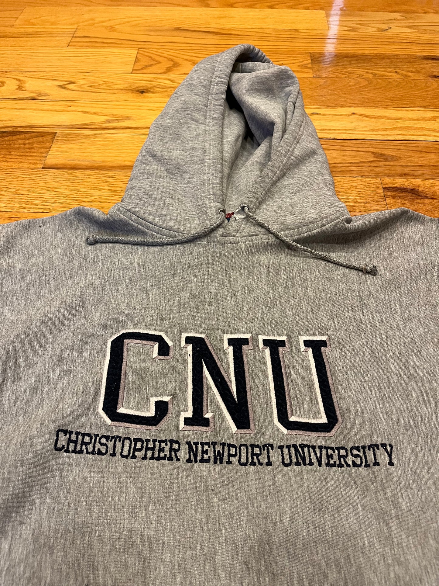 Christopher Newport University CNU Vintage Sweatshirt (Large)