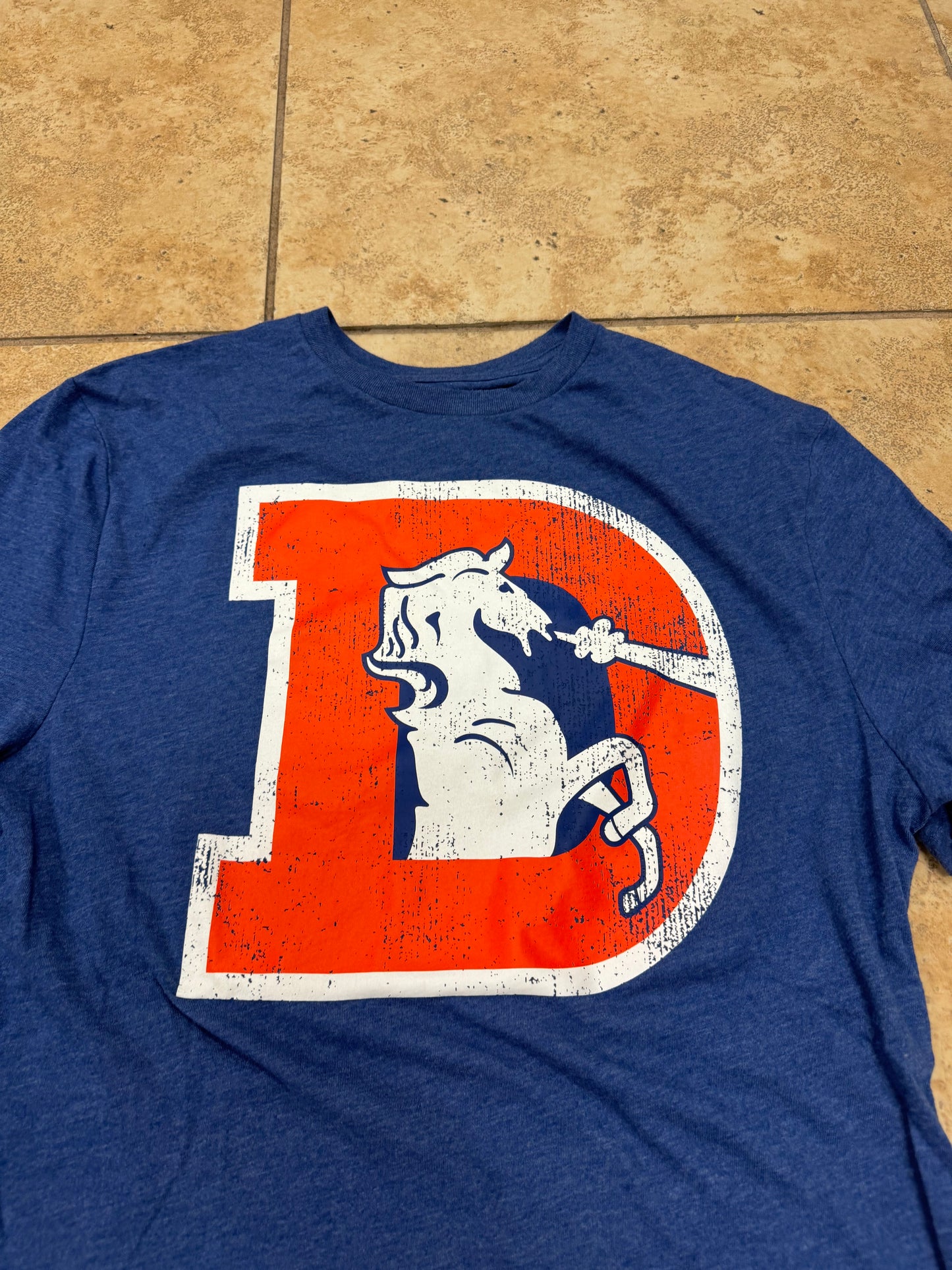 Denver Broncos Graphic T-shirt (Medium)