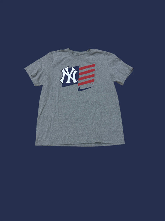 New York Yankees US Flag Nike T-shirt (Large)