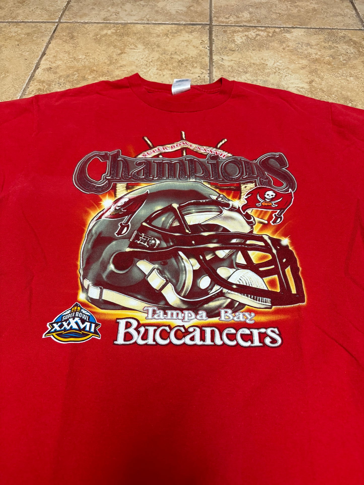 Tampa Bay Buccaneers Graphic Championship T-shirt (Large)