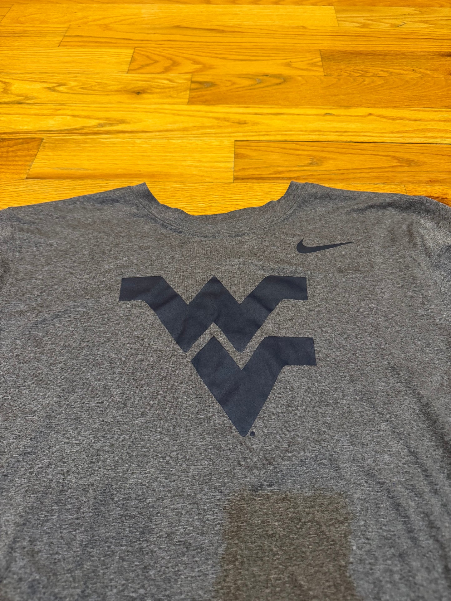 West Virginia University Nike T-shirt (Large)