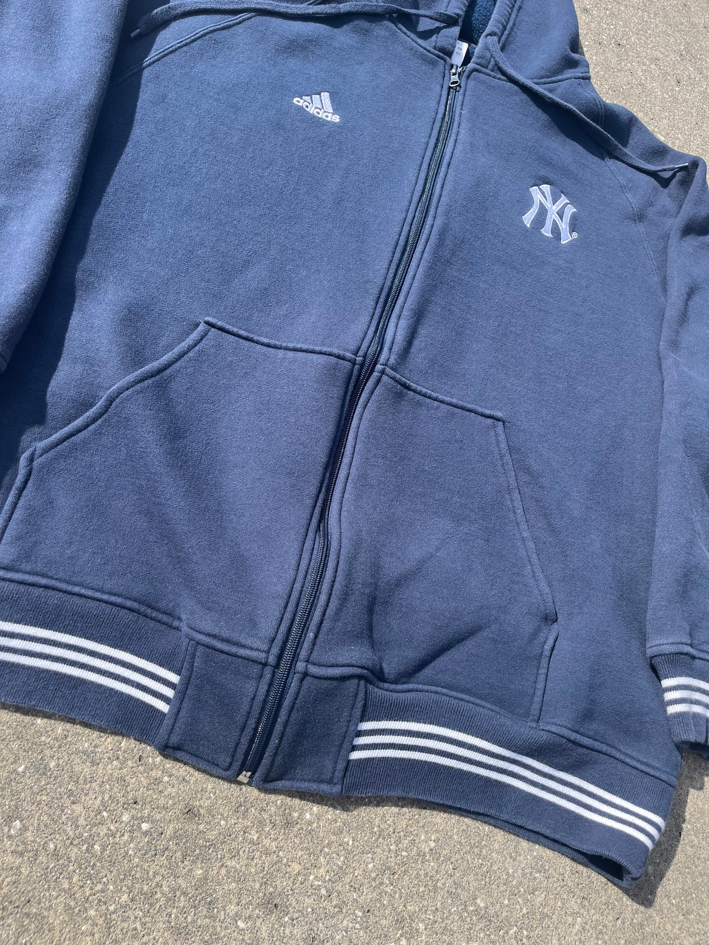 New York Yankees 2000’s Adidas Sweatshirt (XXL)