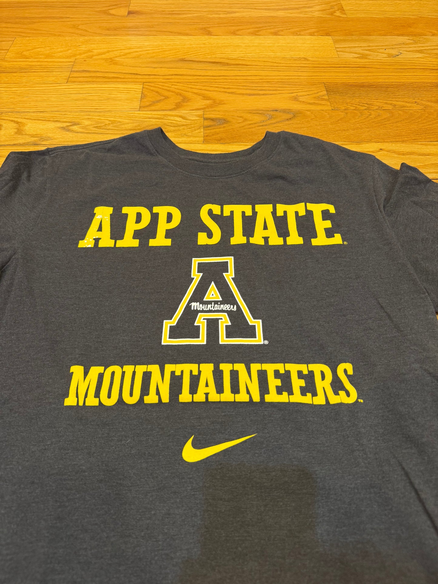 Appalachian State University Nike T-shirt (Large)