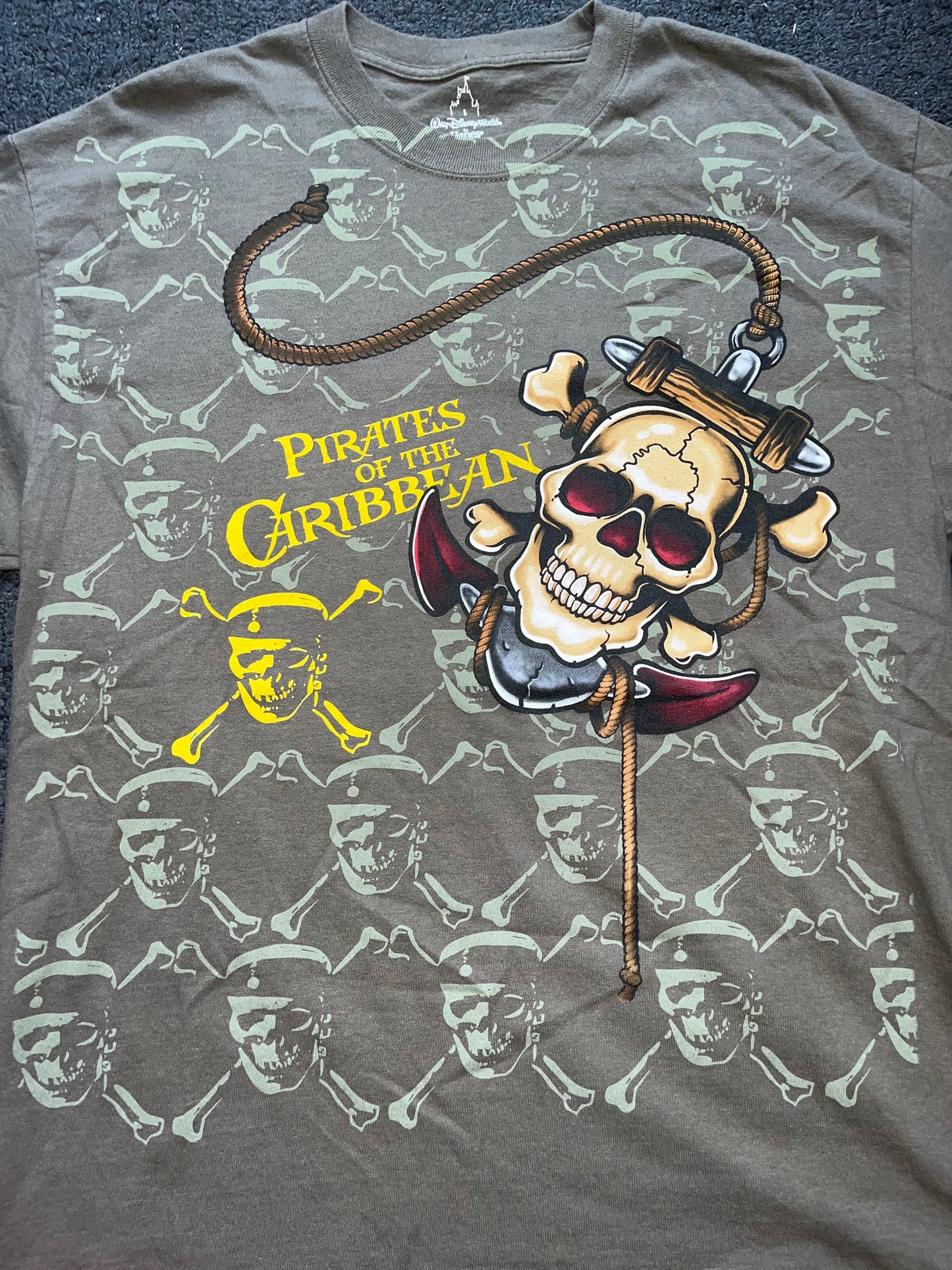 Disney Pirates of the Caribbean T-shirt (Large)